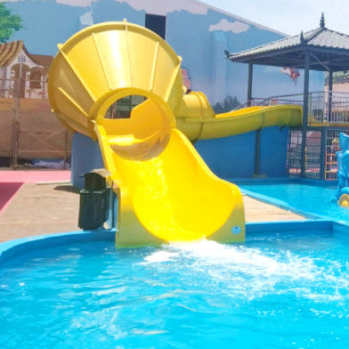 高耐久性 小型竜巻水滑り台 3〜15歳の2人の子供向け