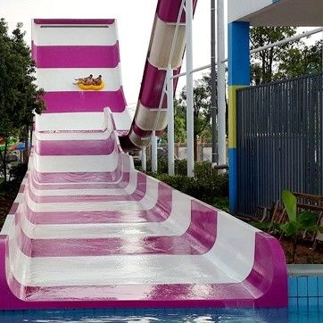 6-10mm 厚さのブーメランスライド 水上公園用 スプレーアップ方法で生産